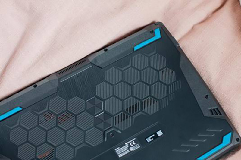 图片包含 人, 室内, 笔记本, 男人描述已自动生成